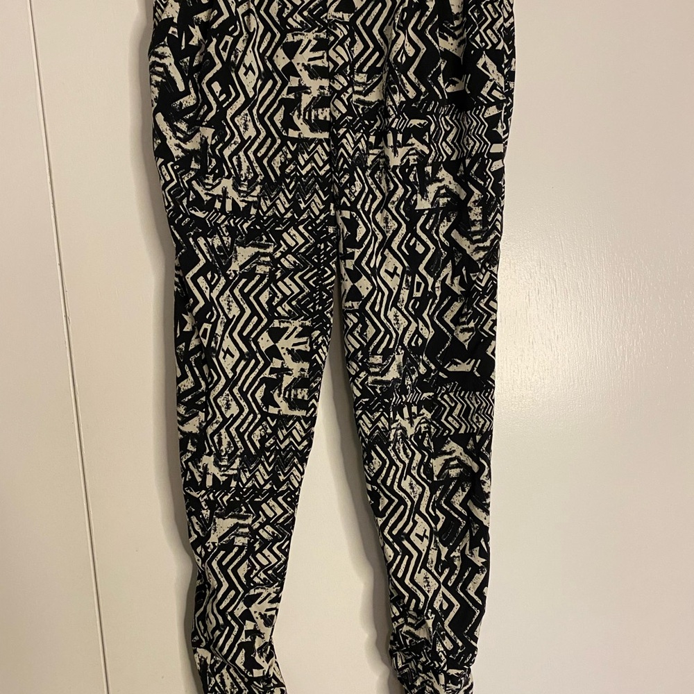 Charlotte Russe Monochrome Abstract Pants